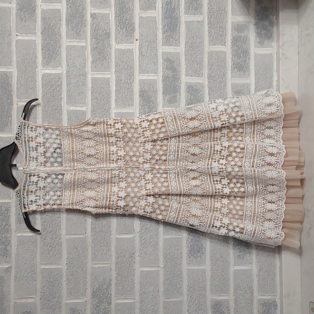 FREE w/ Bundle Francesca's Tan Dress White Lace Overlay & Cutout Chest Small - Picture 2 of 15